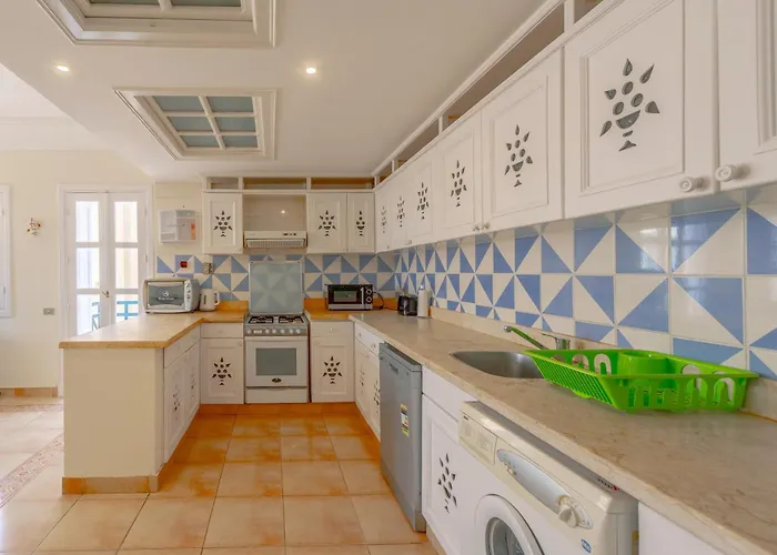 Nyaraló Seaview Penthouse With Roof In Marina El Gouna Egypt Gurdaka